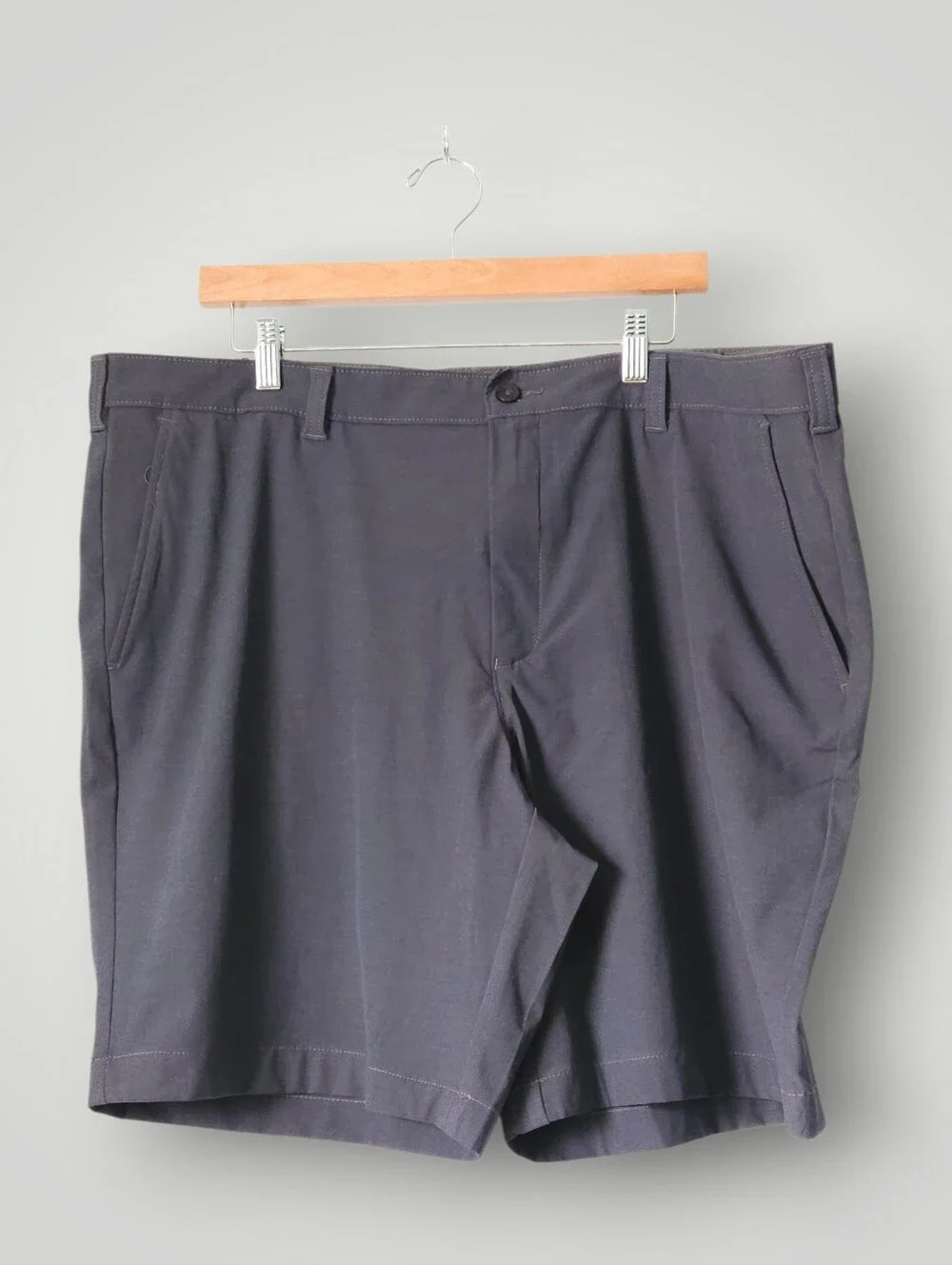 IZOD Golf Mens Straight Fit‎ Shorts Sz 42 Charcoal Gray Stretch Performance New